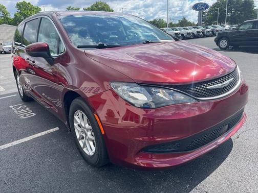 2022 Chrysler Voyager LX