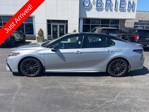 Celestial Silver Metallic/Midnight Black Metallic 2023 Toyota Camry XSE