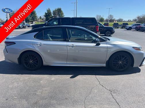 Celestial Silver Metallic/Midnight Black Metallic 2023 Toyota Camry XSE