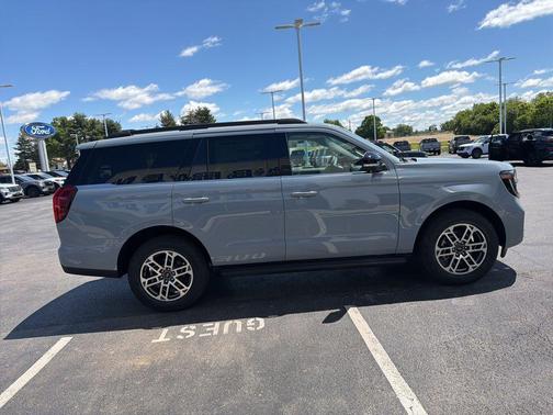 Glacier Gray Metallic Tri-Coat 2026 Ford Expedition Active
