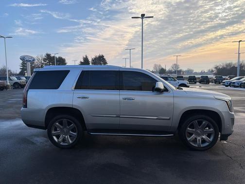2017 Cadillac Escalade Luxury