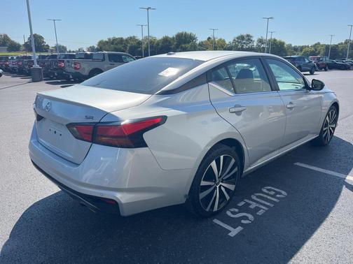 2020 Nissan Altima SR FWD