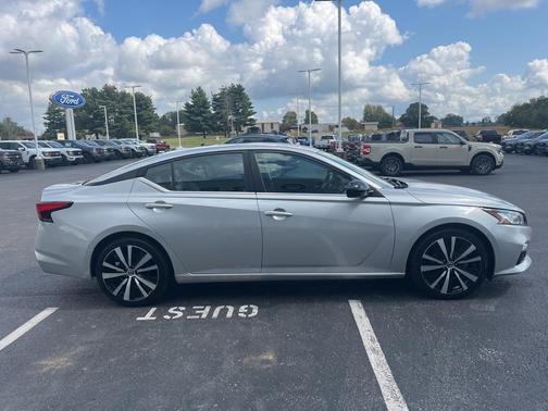 2020 Nissan Altima SR FWD