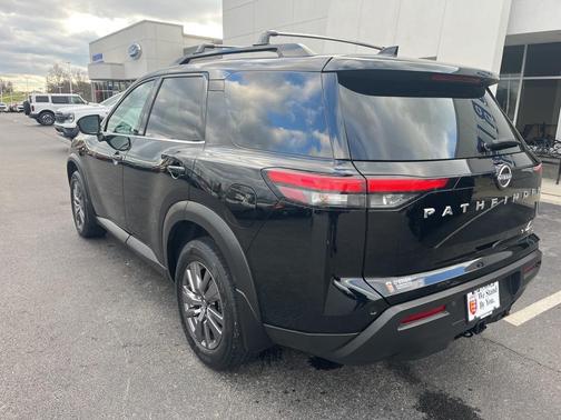 2023 Nissan Pathfinder SV 4WD