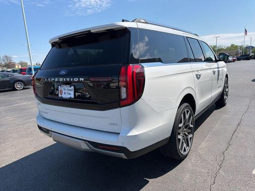 Star White Metallic Tri-Coat 2026 Ford Expedition Max Platinum