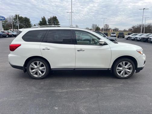 2018 Nissan Pathfinder SL