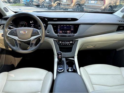2022 Cadillac XT5 Premium Luxury