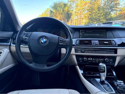 2011 BMW 528 i