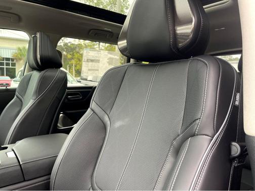 Diamond Black 2025 INFINITI QX80 SENSORY