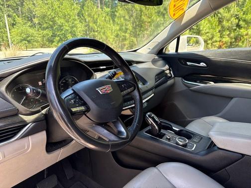 Crystal White Tri-Coat 2020 Cadillac XT4 Premium Luxury