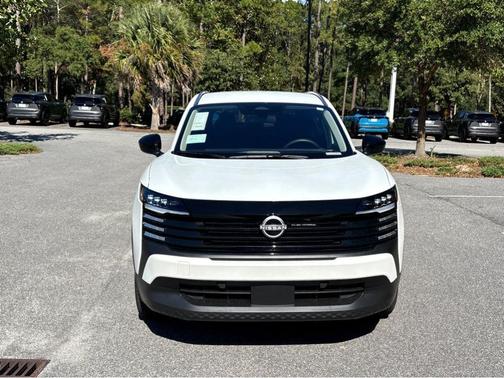 Aspen White Tri 2026 Nissan Kicks SV