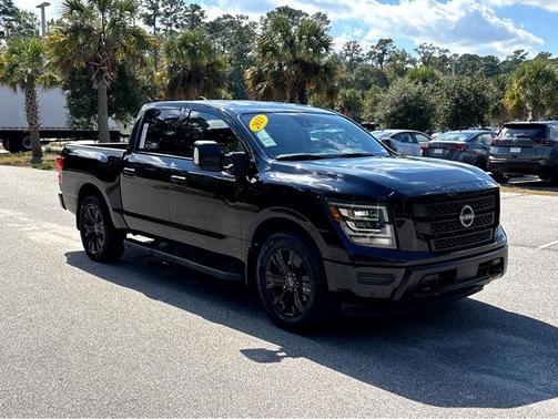 2023 Nissan Titan SV