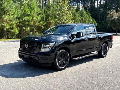 2023 Nissan Titan SV
