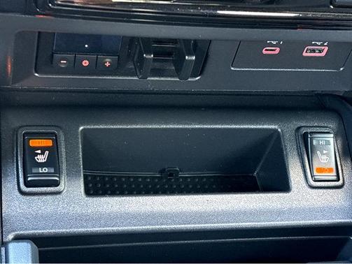 2023 Nissan Titan SV