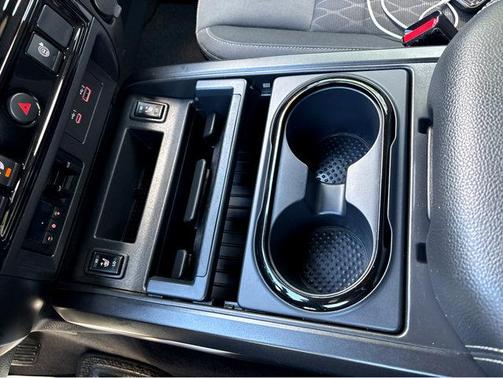 2023 Nissan Titan SV