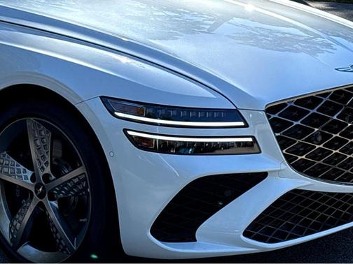 Uyuni White 2026 Genesis G80 2.5T