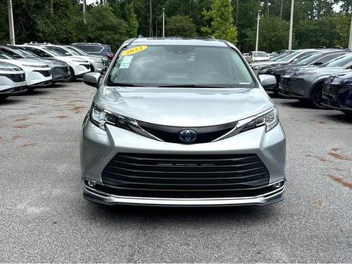 2023 Toyota Sienna XLE