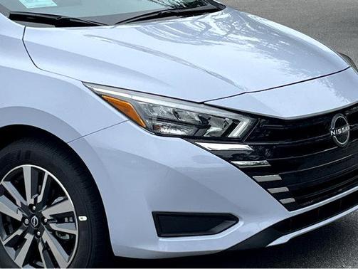 2025 Nissan Versa 1.6 SR