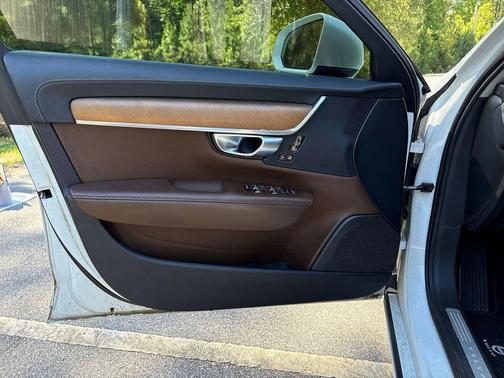 Crystal White Pearl 2018 Volvo S90 T6 Inscription