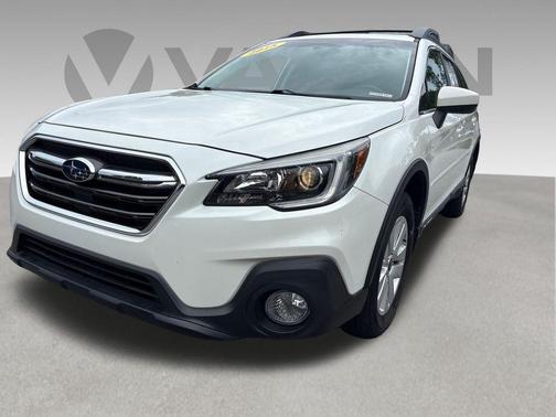 Crystal White Pearl 2018 Subaru Outback 2.5i Premium