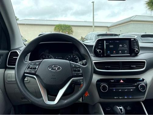 2021 Hyundai TUCSON SE