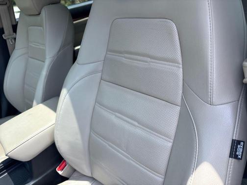 White 2018 Honda CR-V Touring