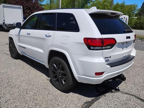 Bright White Clearcoat 2019 Jeep Grand Cherokee Altitude