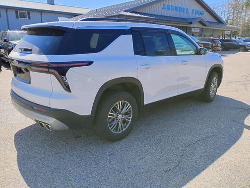 Summit White 2025 Chevrolet Traverse LT