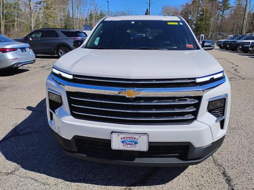 Summit White 2025 Chevrolet Traverse LT