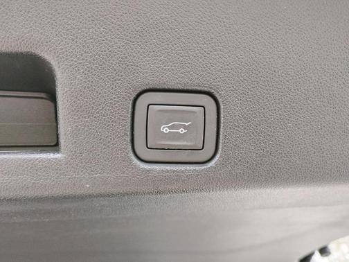 Summit White 2025 Chevrolet Traverse LT