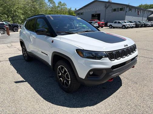 Bright White Clearcoat 2025 Jeep Compass Trailhawk