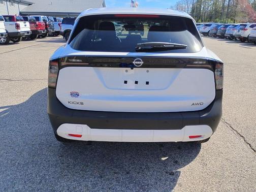 Fresh Powder 2025 Nissan Kicks SV