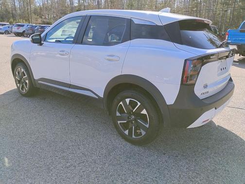 Fresh Powder 2025 Nissan Kicks SV