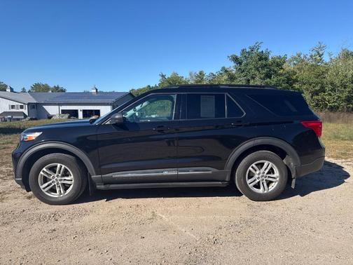 Black Metallic 2021 Ford Explorer XLT