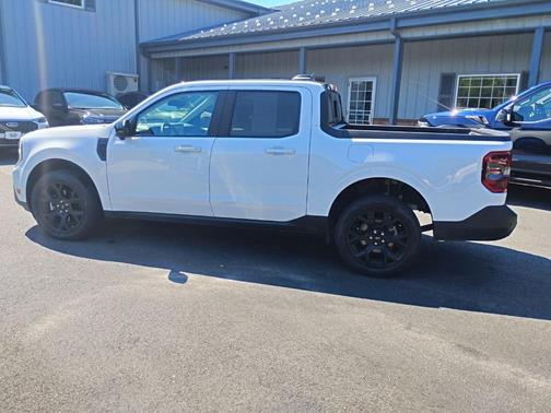 Oxford White 2025 Ford Maverick Lariat