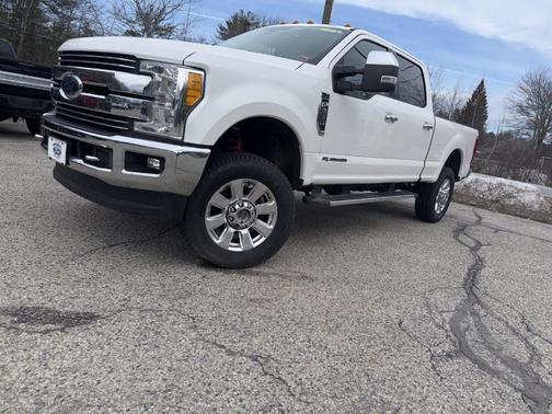 White Platinum Clearcoat Metallic 2017 Ford F-350 Lariat Super Duty