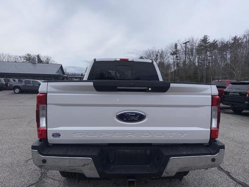 White Platinum Clearcoat Metallic 2017 Ford F-350 Lariat Super Duty