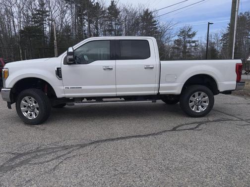 White Platinum Clearcoat Metallic 2017 Ford F-350 Lariat Super Duty
