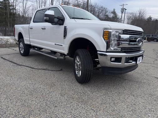 White Platinum Clearcoat Metallic 2017 Ford F-350 Lariat Super Duty