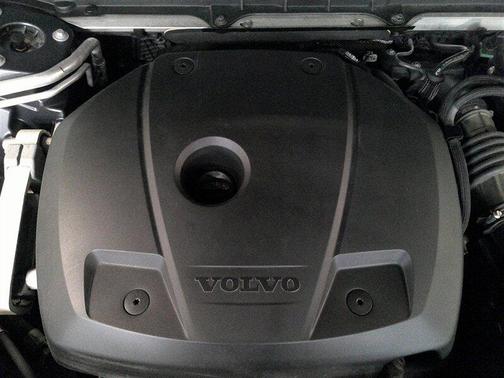 2020 Volvo XC90 T6 Momentum