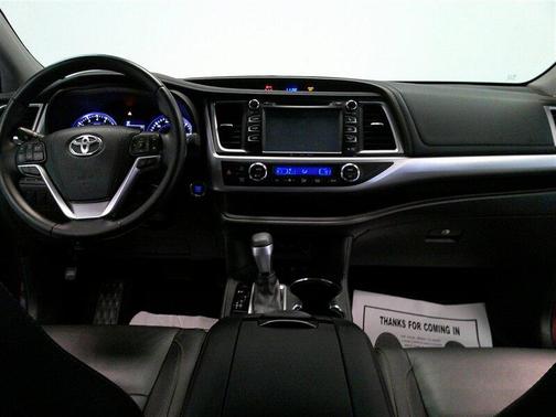 Ooh La La Rouge Mica 2017 Toyota Highlander XLE