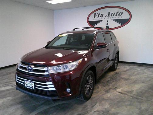 Ooh La La Rouge Mica 2017 Toyota Highlander XLE