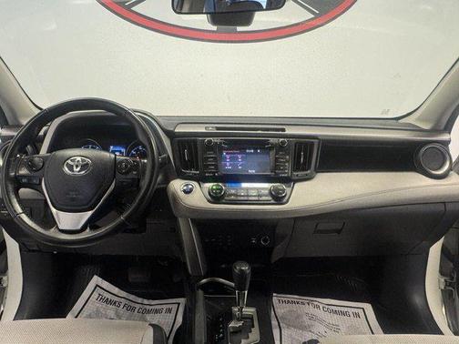 Super White 2018 Toyota RAV4 XLE