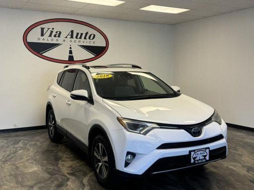 Super White 2018 Toyota RAV4 XLE