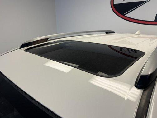 Super White 2018 Toyota RAV4 XLE