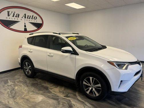 Super White 2018 Toyota RAV4 XLE