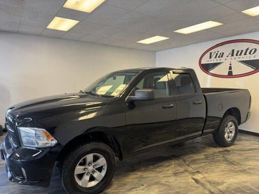Brilliant Black Crystal Pearlcoat 2017 RAM 1500 Express