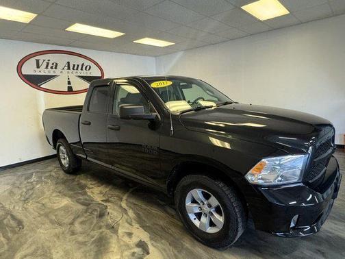 Brilliant Black Crystal Pearlcoat 2017 RAM 1500 Express