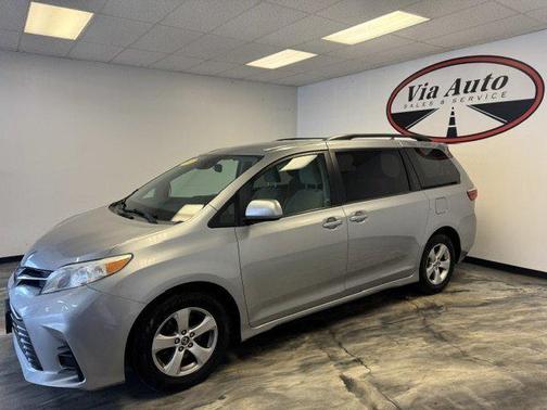 2018 Toyota Sienna LE