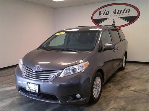 2017 Toyota Sienna XLE